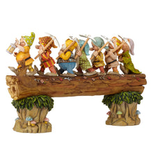 Disney Traditions 4005434 Homeward Bound (Seven Dwarfs Figurine)