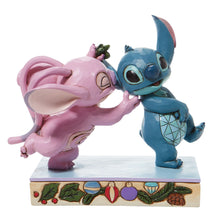 Disney Traditions 6008980 Mistletoe Kisses
