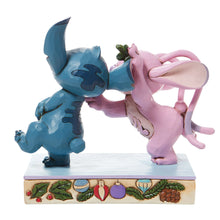 Disney Traditions 6008980 Mistletoe Kisses