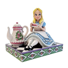 Disney Traditions 6018925 Alice with Teapot