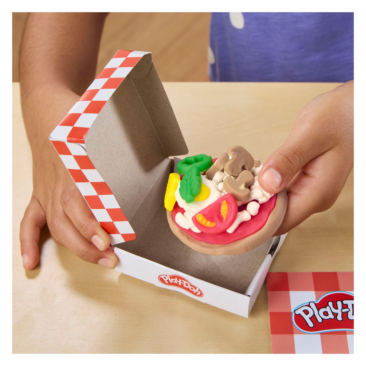 Play-Doh - Stamping and Turning Pizza