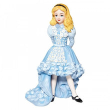 Disney Showcase 6008694 Alice in Wonderland Couture de Force